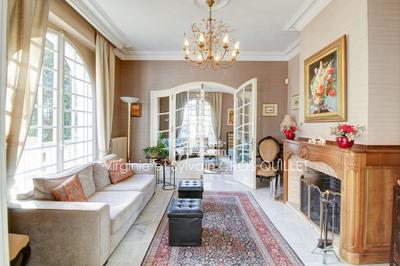 Maison - 215 m² - 8 pièces