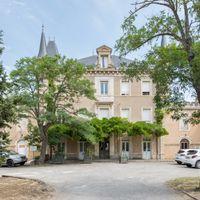 Château - 3 706 m² - 13 pièces