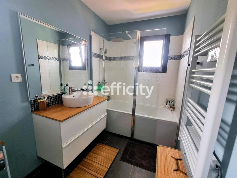 Maison - 180 m² - 8 pièces