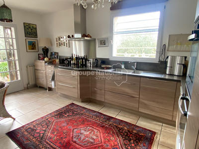 Maison - 230 m² - 6 pièces