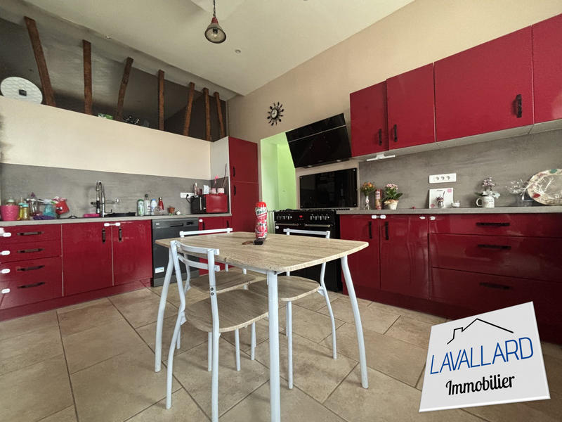 Maison - 233 m² - 7 pièces