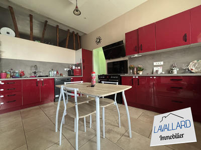 Maison - 233 m² - 7 pièces