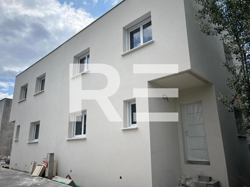 Maison - 98 m² - 5 pièces