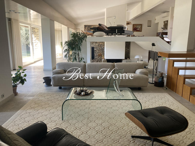 Propriété - 380 m² - 7 pièces