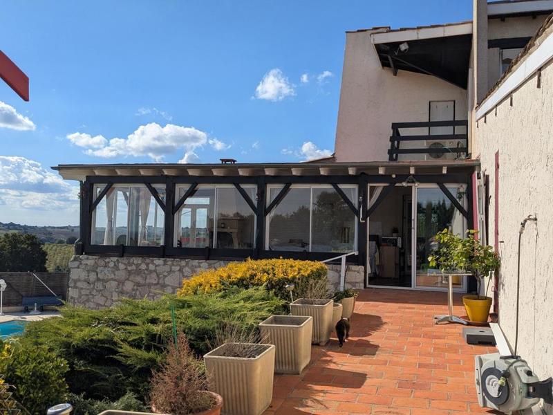 Maison - 330 m² - 8 pièces