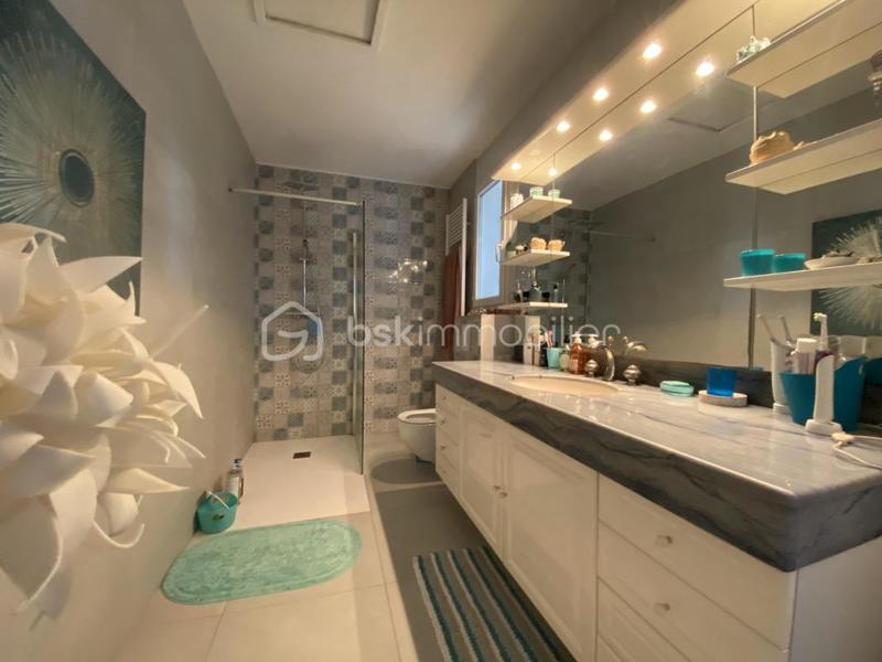 Maison traditionnelle - 190 m² - 7 pièces