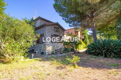 Maison - 210 m² - 8 pièces