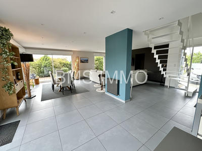 Maison - 245 m² - 6 pièces