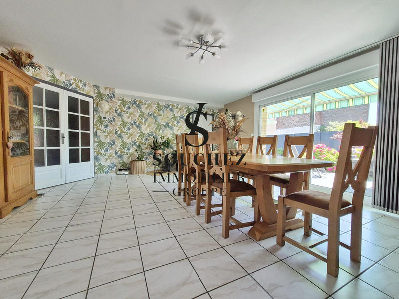 Maison - 200 m² - 8 pièces