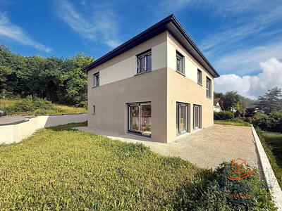 Maison - 140 m² - 5 pièces