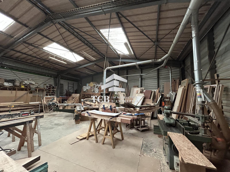 Local d'activités - 322 m²