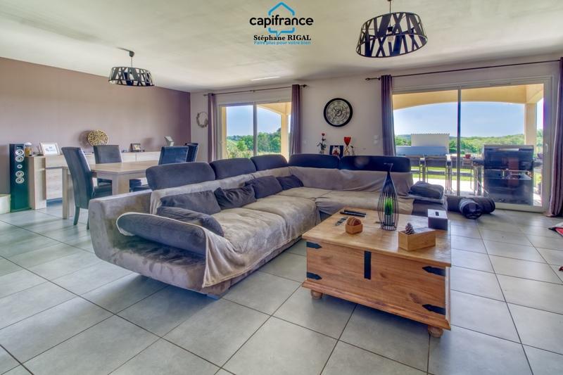 Maison - 140 m² - 5 pièces