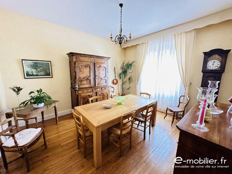 Maison - 215 m² - 8 pièces