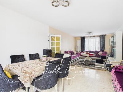 Maison - 210 m² - 8 pièces