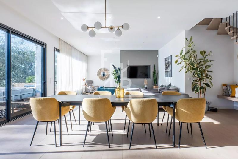 Villa - 245 m² - 5 pièces