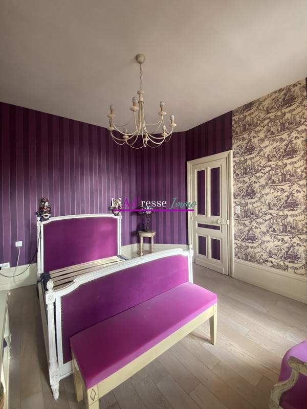 Maison - 241 m² - 10 pièces