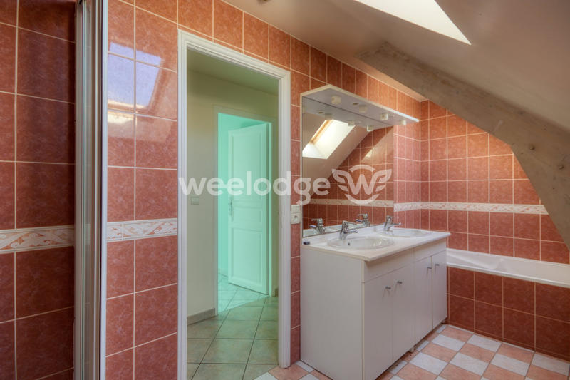 Maison - 218 m² - 6 pièces