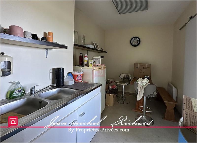 Local d'activité / Entrepôt - 153 m² - 5 pièces