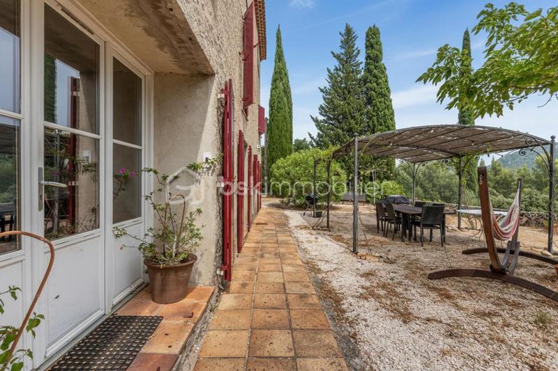 Maison - 265 m² - 10 pièces