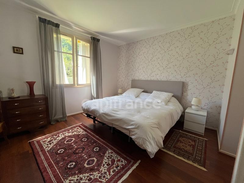 Maison - 268 m² - 8 pièces