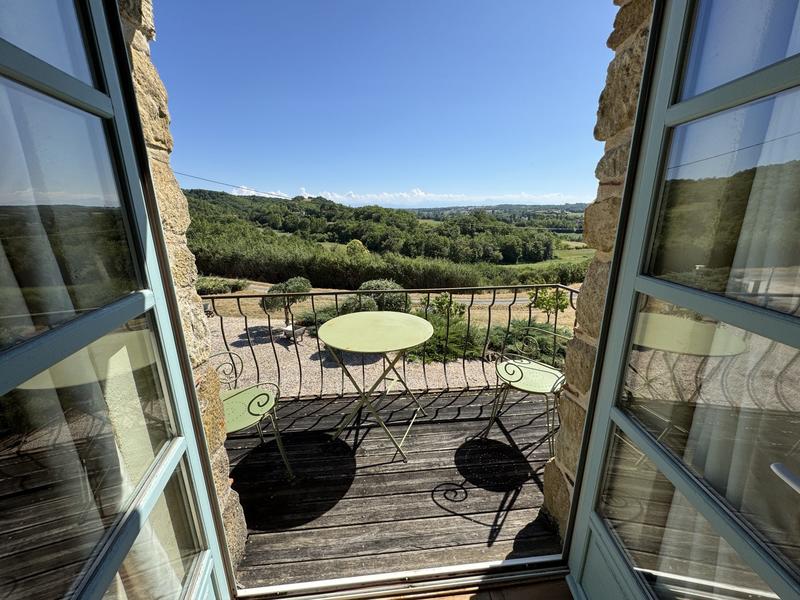 Maison ancienne - 370 m² - 8 pièces