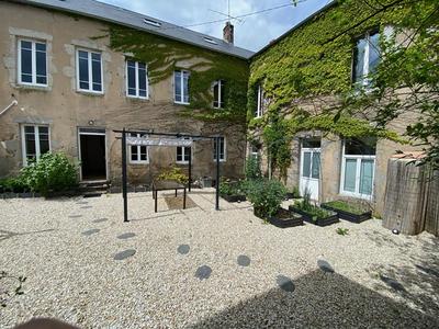 Maison - 286 m² - 10 pièces