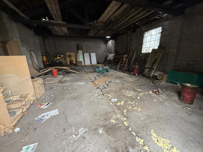 Maison - 340 m² - 2 pièces