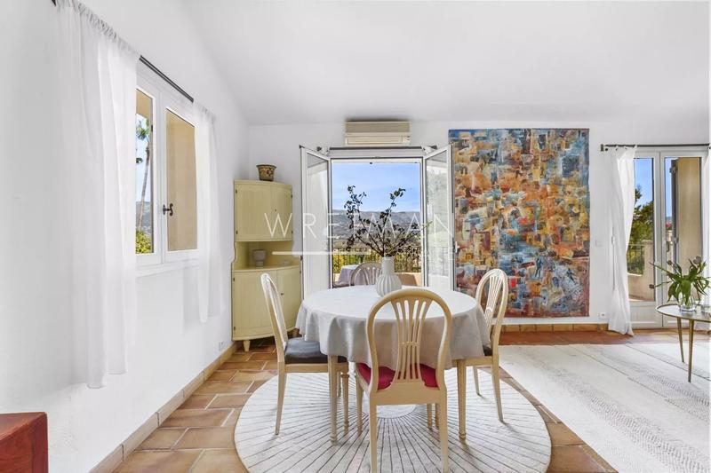 Maison - 218 m² - 9 pièces