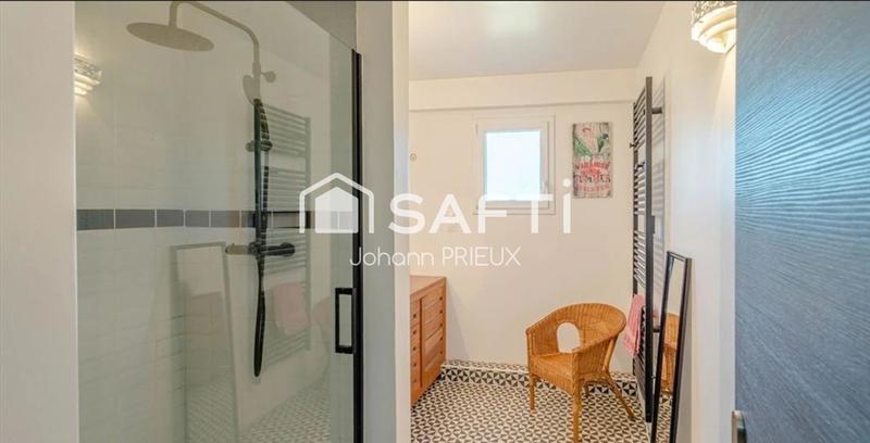 Maison - 225 m² - 7 pièces