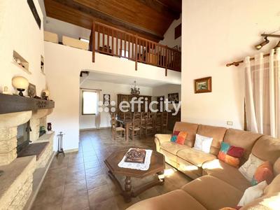 Maison - 220 m² - 7 pièces