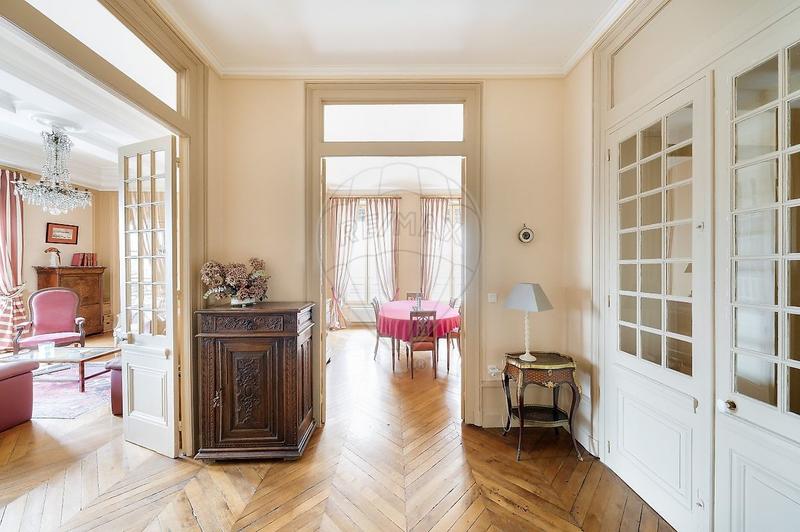 Appartement - 183 m² - 8 pièces