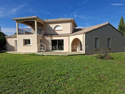 Demeure - 147 m² - 5 pièces