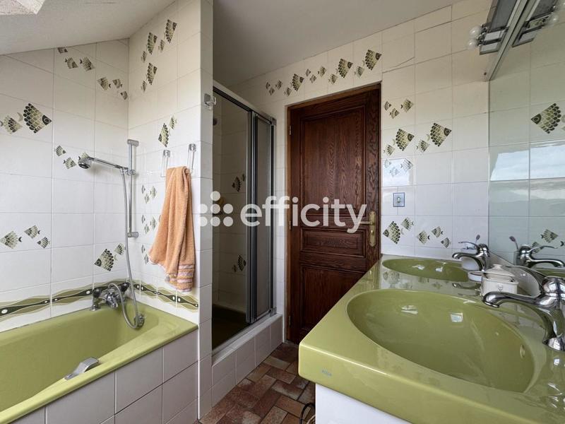 Maison - 215 m² - 8 pièces