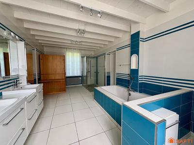 Maison - 369 m² - 10 pièces