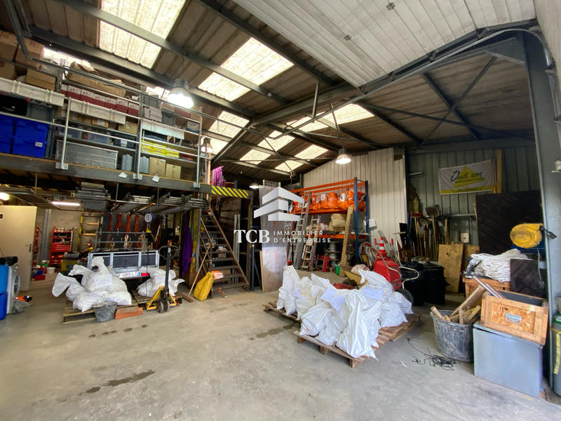 Local d'activités - 306 m²