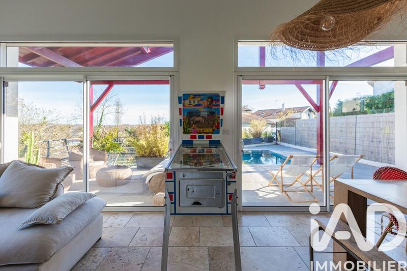 Maison - 238 m² - 6 pièces