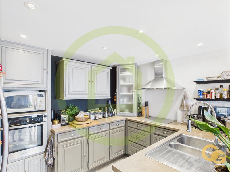 Maison - 233 m² - 7 pièces