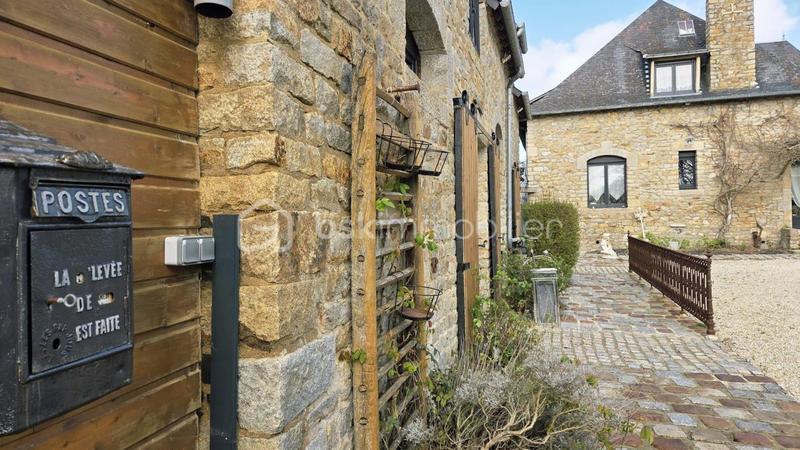 Propriété - 303 m² - 12 pièces