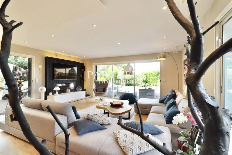 Maison - 300 m² - 10 pièces