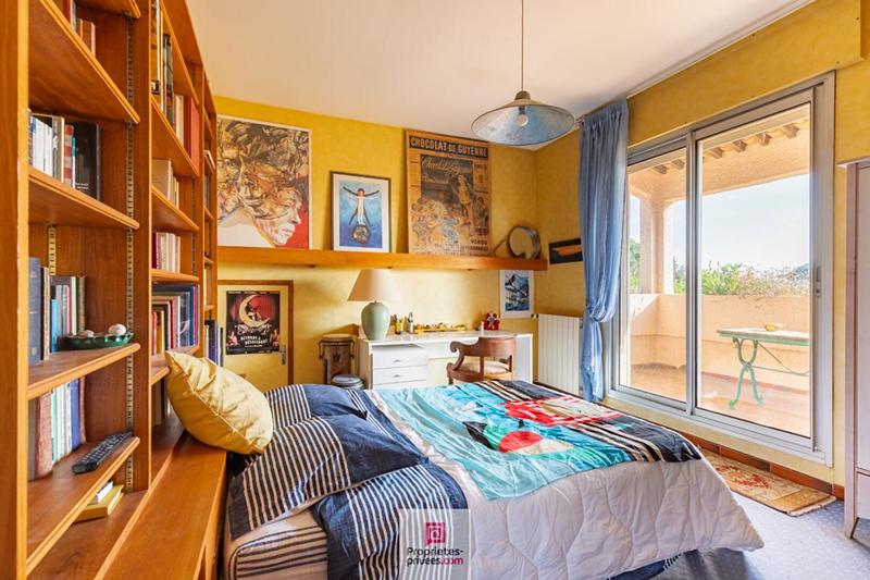 Maison - 270 m² - 6 pièces