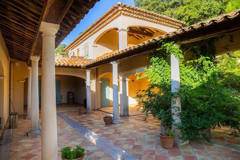 Maison - 195 m² - 6 pièces