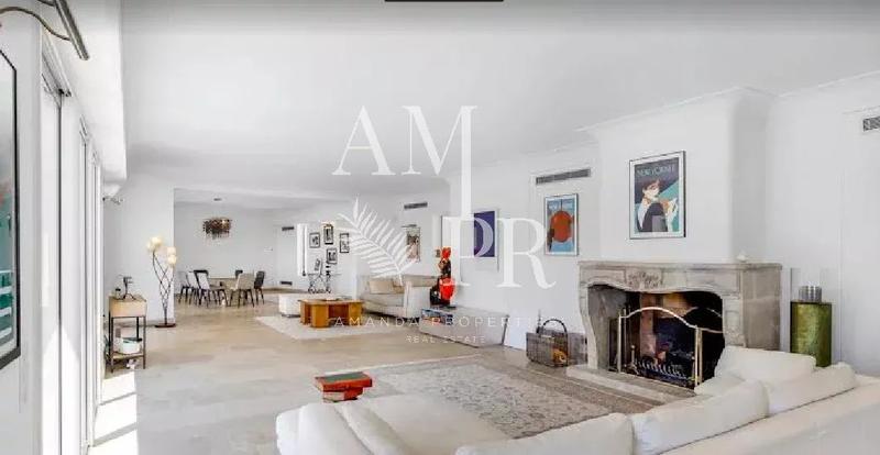 Villa - 600 m² - 12 pièces