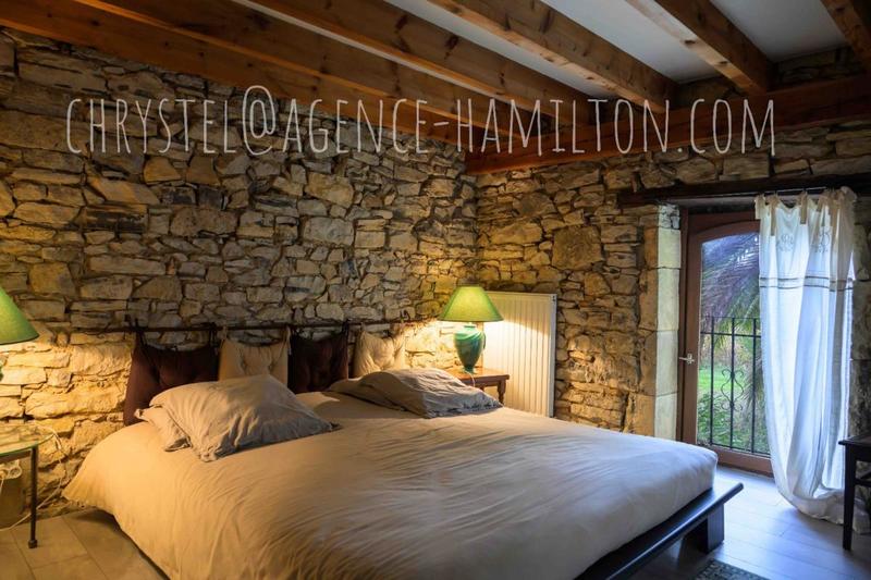 Maison - 550 m² - 27 pièces