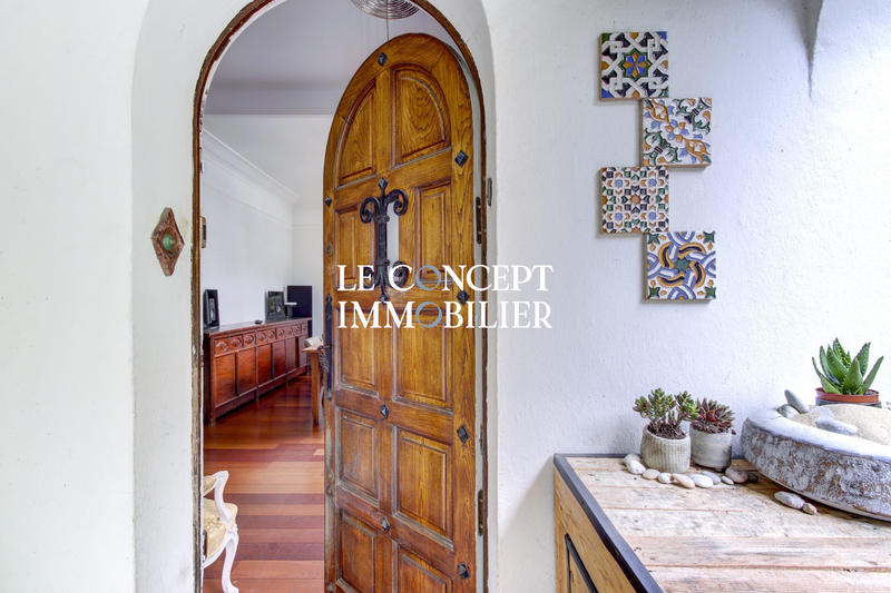 Maison - 303 m² - 10 pièces