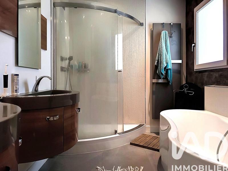 Maison - 226 m² - 7 pièces