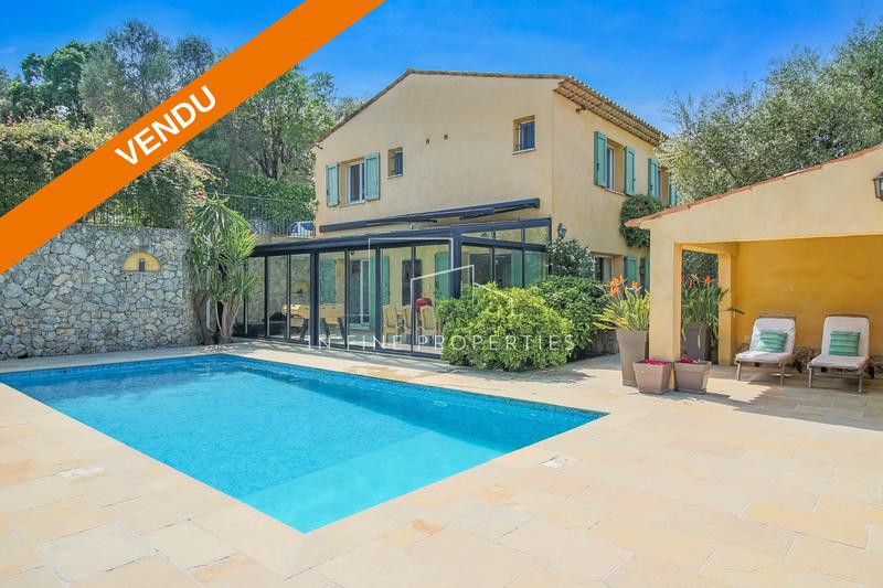 Maison - 220 m² - 7 pièces