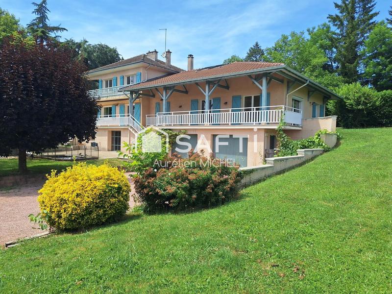 Maison - 245 m² - 9 pièces
