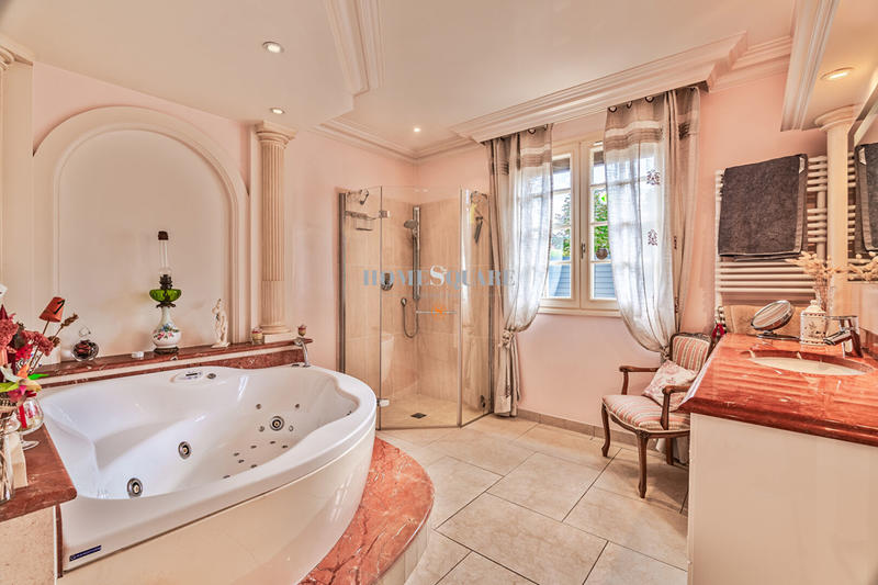 Maison - 193 m² - 10 pièces