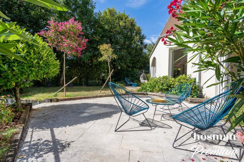 Maison - 595 m² - 8 pièces