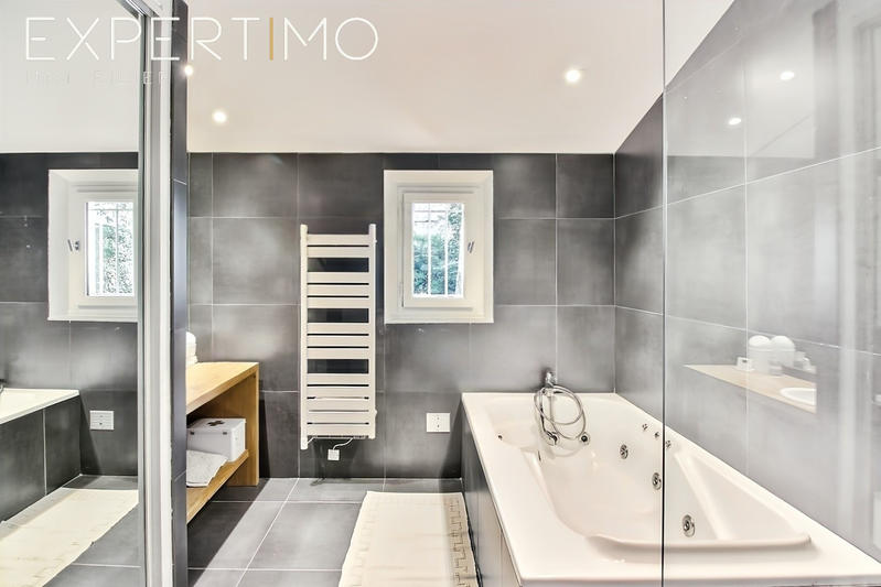 Villa - 200 m² - 6 pièces